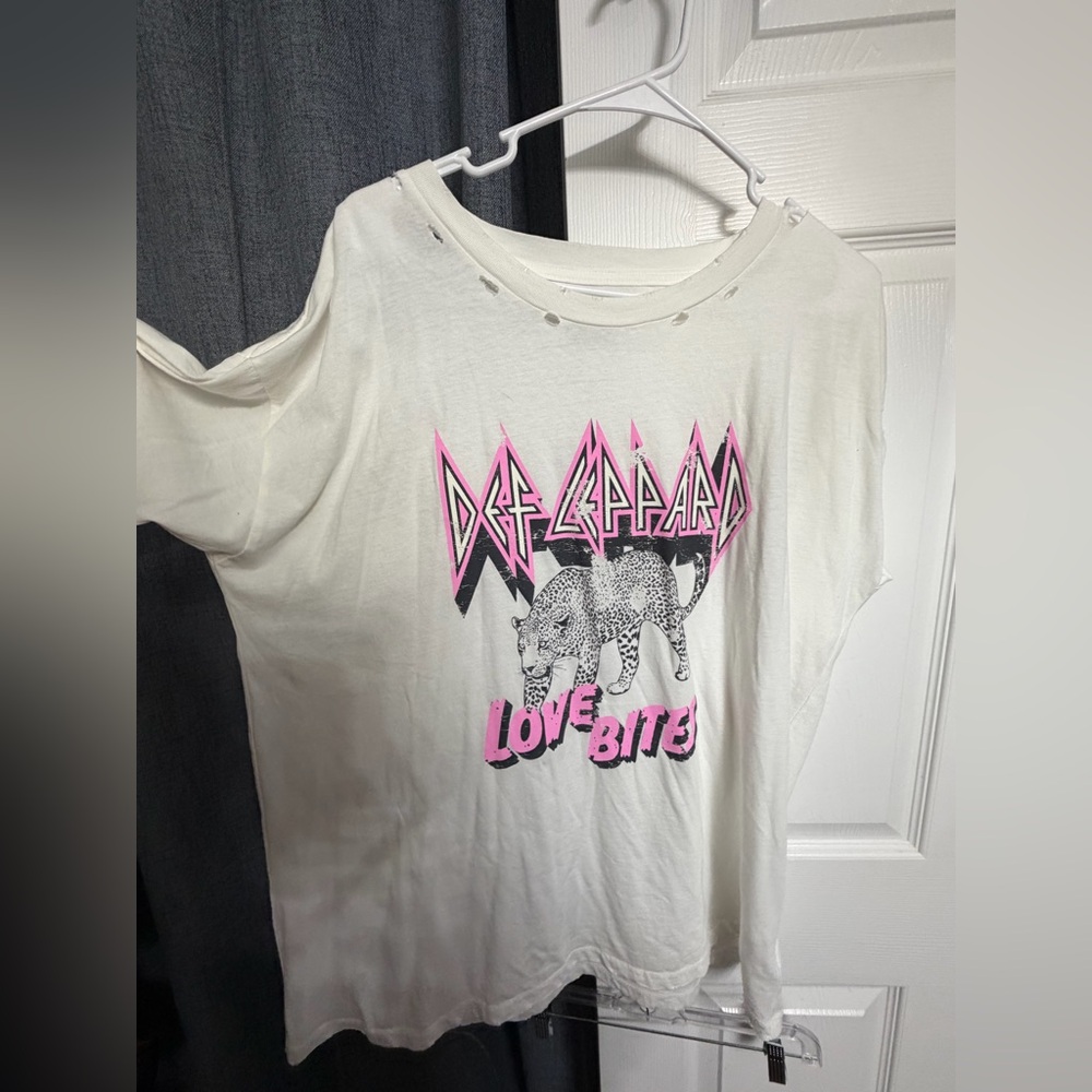 "Love Bites" women Graphic Tee - White & Pink